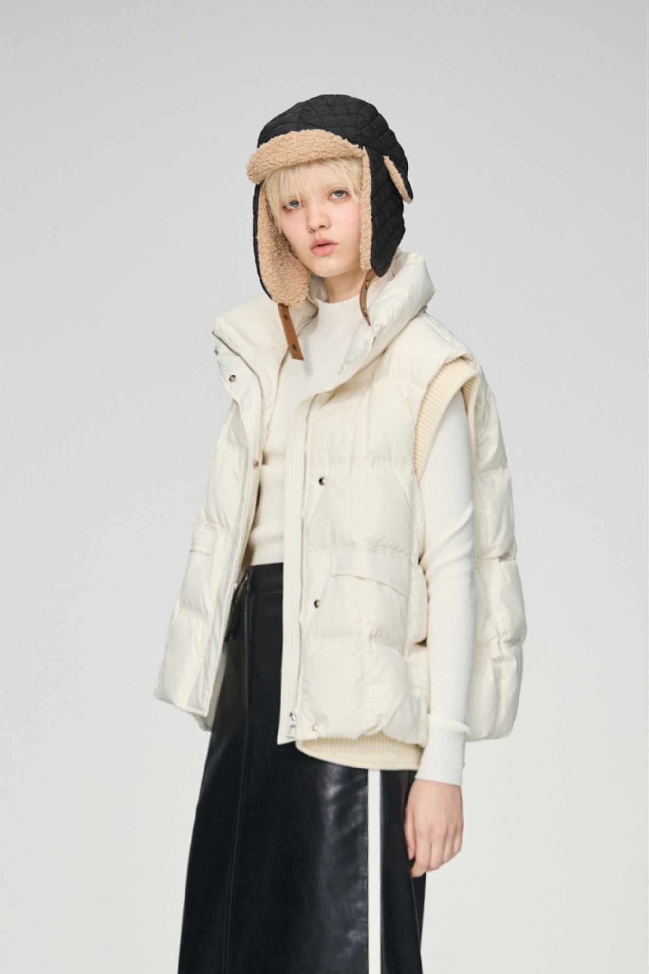 晨光霧白壓方格立領羽絨背心 ❤️週週新品 | New|▶十二月份◀ 25AW|1225 • Still Green|外衣 | Outwears|背心