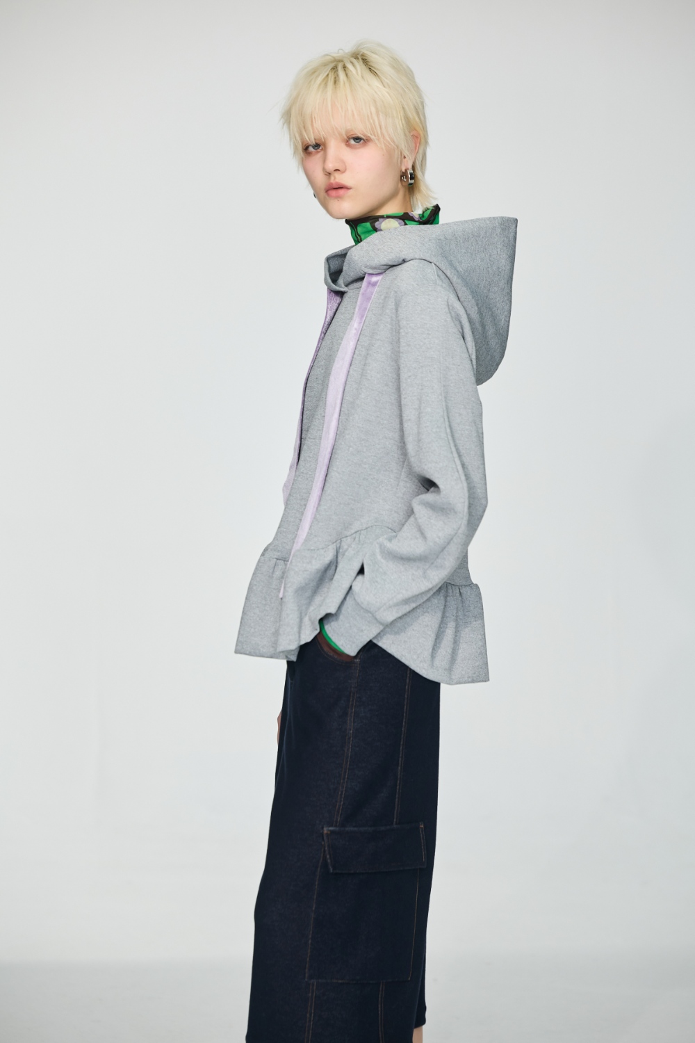 奶灰紫境下擺荷葉連帽上衣 - 沉穩霧灰, 36 ▶一月份◀ 25AW|0101 • Lavender Ease|❤️週週新品 | New|上著 | Tops|五、七分袖 • 長袖上衣