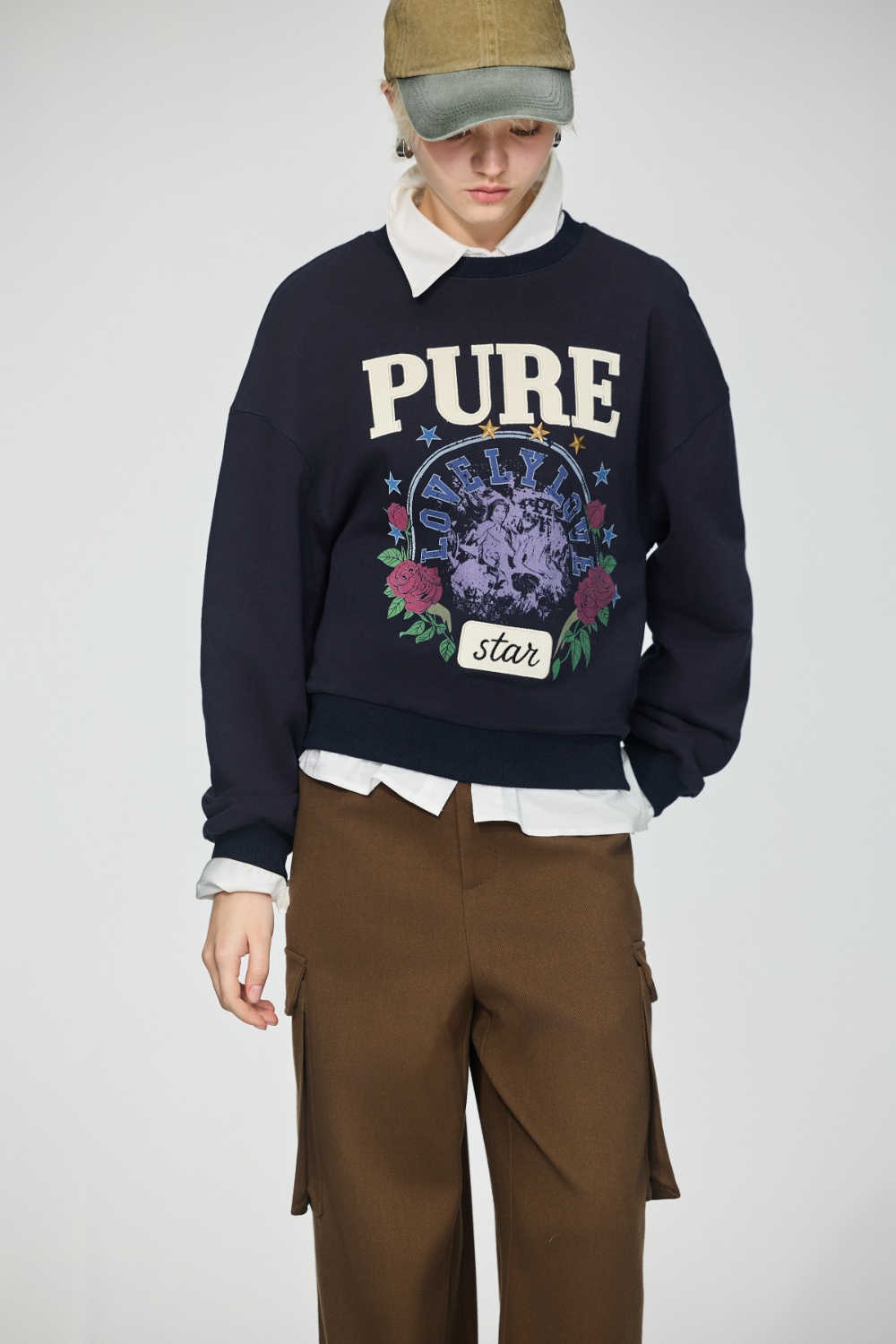 靜謐時刻胸前印花長袖上衣 - 深邃藏藍, 36 ▶一月份◀ 25AW|0101 • Lavender Ease|❤️週週新品 | New|上著 | Tops|五、七分袖 • 長袖上衣