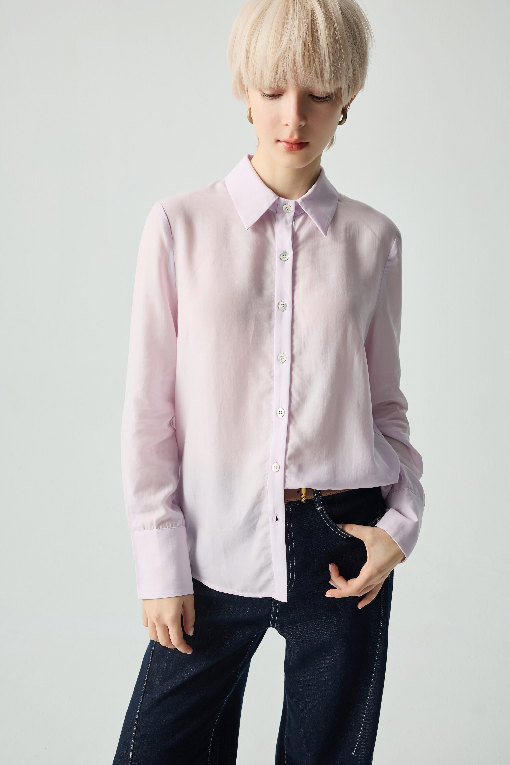 冷月紫影素面簡約長袖襯衫 - 薰衣草紫, 36 ▶一月份◀ 25AW|0101 • Lavender Ease|❤️週週新品 | New|上著 | Tops|五、七分袖 • 長袖上衣|襯衫