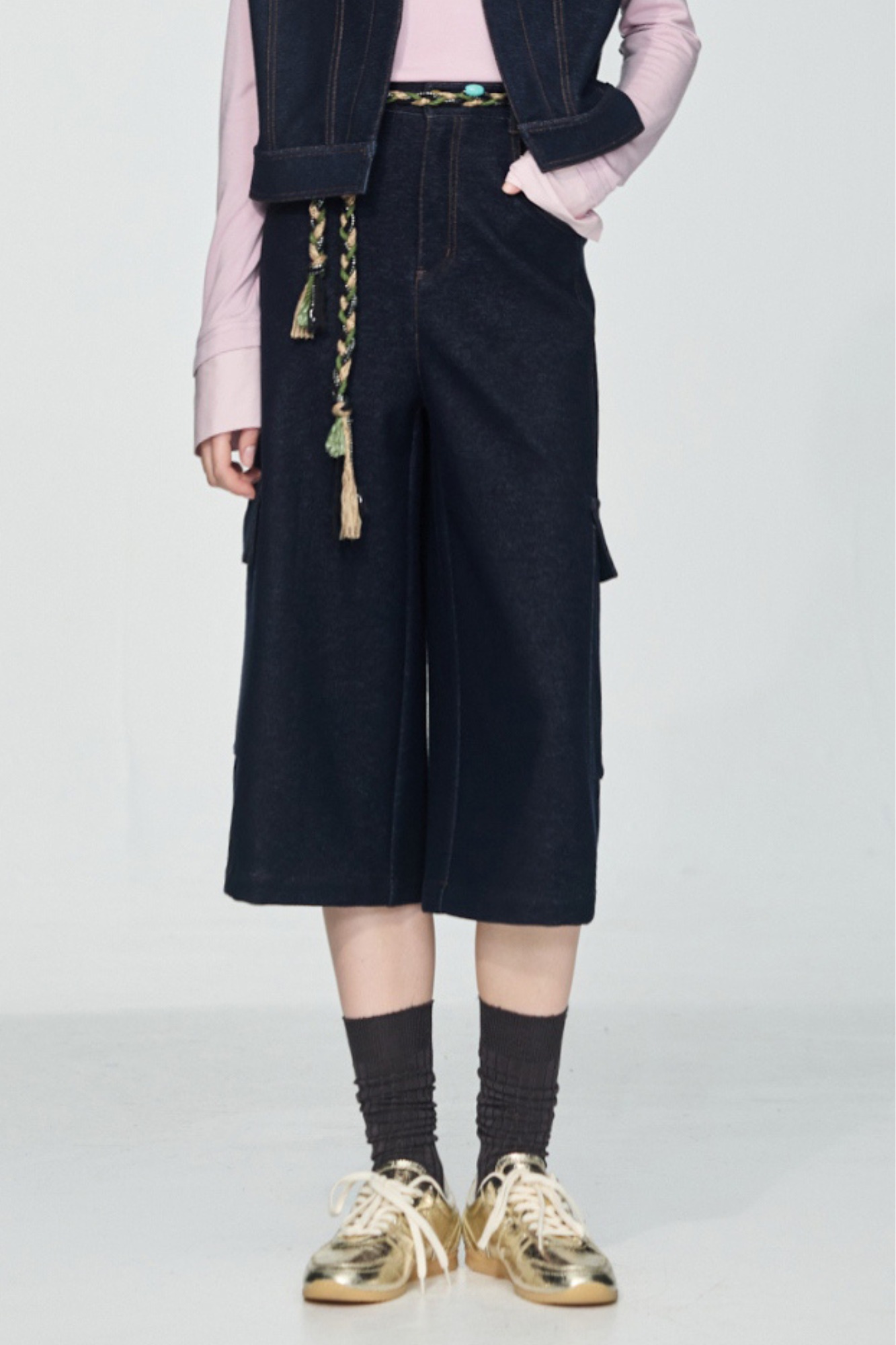 深藍邊界剪接牛仔七分褲 - 寧靜黛藍, 36 ▶一月份◀ 25AW|0101 • Lavender Ease|❤️週週新品 | New|下著 | Bottoms|短褲 • 褲裙|長褲 • 寬褲|牛仔丹寧