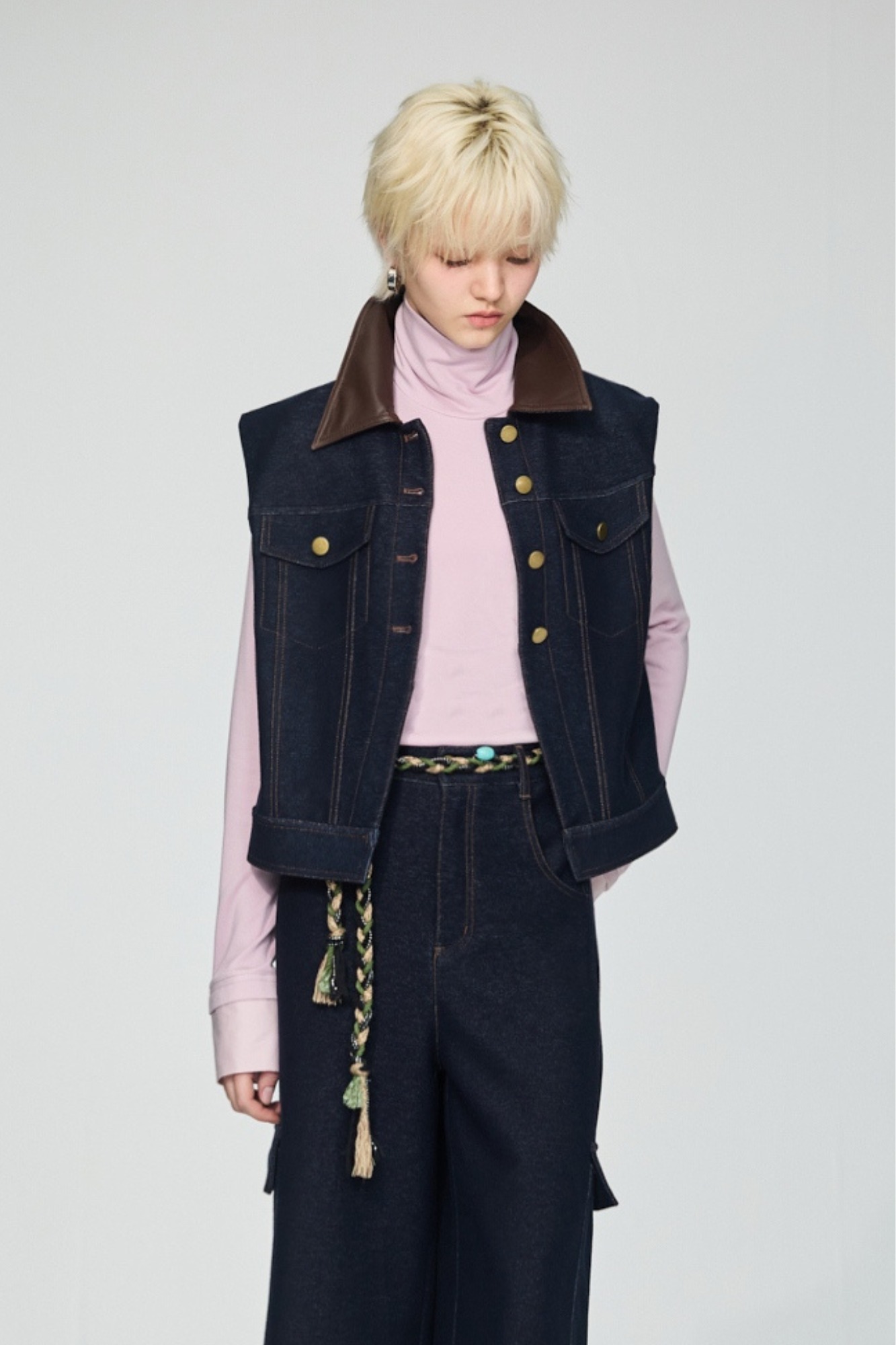 牛仔魅力剪接背心外套 - 深邃藏藍, 36 ▶一月份◀ 25AW|0101 • Lavender Ease|❤️週週新品 | New|上著 | Tops|背心 • 細肩帶|下著 | Bottoms|牛仔丹寧