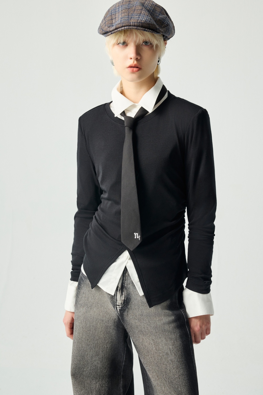 深海夜黑前開衩墊肩長袖上衣 0115 • Still in Blue|⭐主題穿搭推薦⭐|➤中性帥氣系列|❤️週週新品 | New|▶一月份◀ 25AW|上著 | Tops|五、七分袖 • 長袖上衣