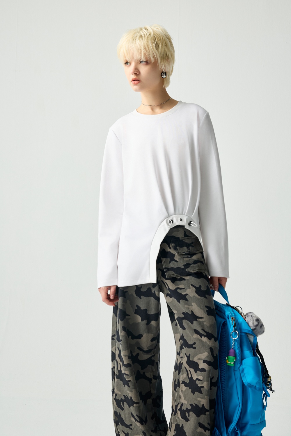 靜海柔白下擺弧度造型上衣 - 無瑕純白, 36 0115 • Still in Blue|⭐主題穿搭推薦⭐|➤中性帥氣系列|❤️週週新品 | New|▶一月份◀ 25AW|上著 | Tops|五、七分袖 • 長袖上衣