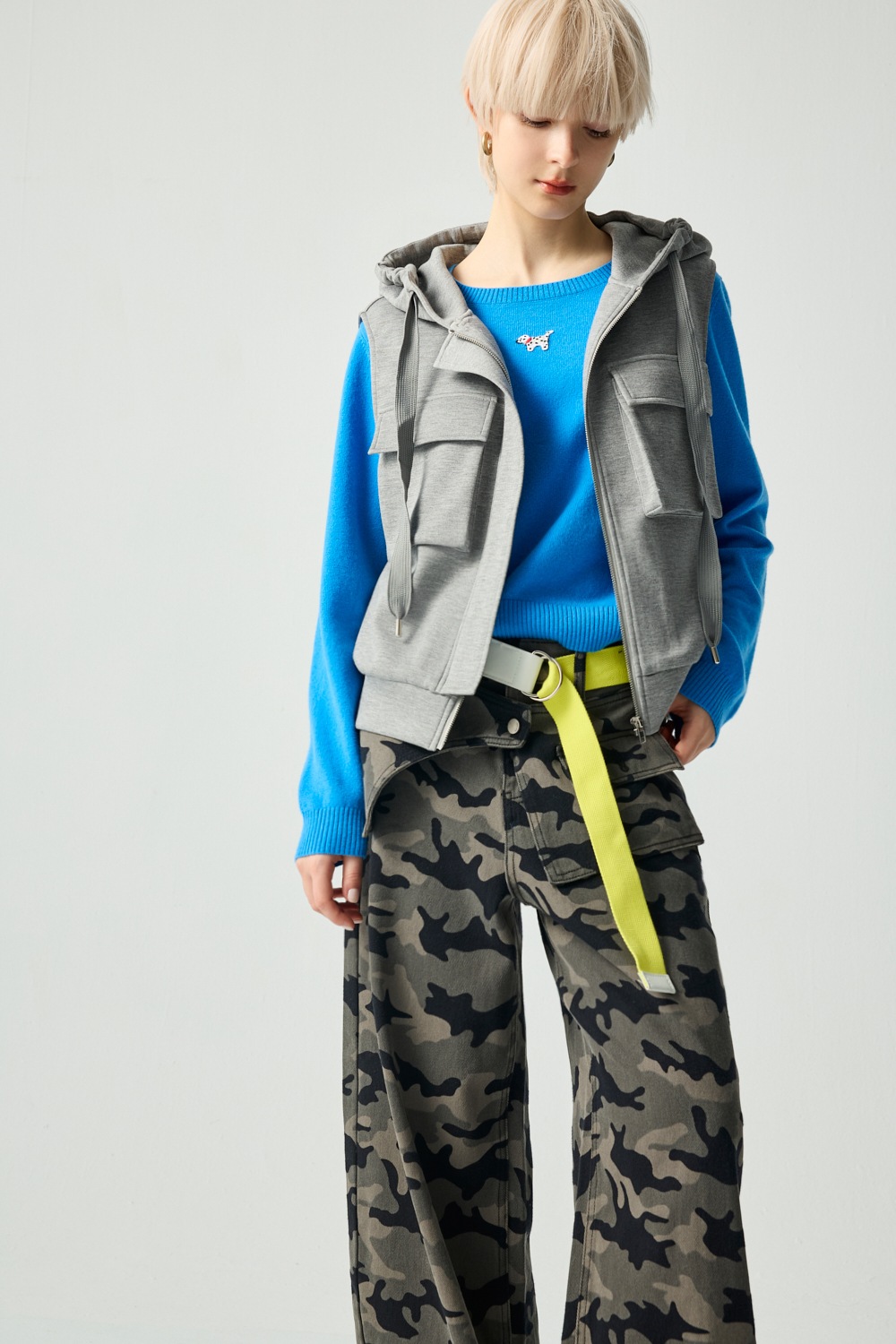 低溫霧灰連帽立體口袋背心外套 - 沉穩霧灰, 36 0115 • Still in Blue|⭐主題穿搭推薦⭐|➤中性帥氣系列|❤️週週新品 | New|▶一月份◀ 25AW|上著 | Tops|無袖 • 短袖上衣|外衣 | Outwears|背心