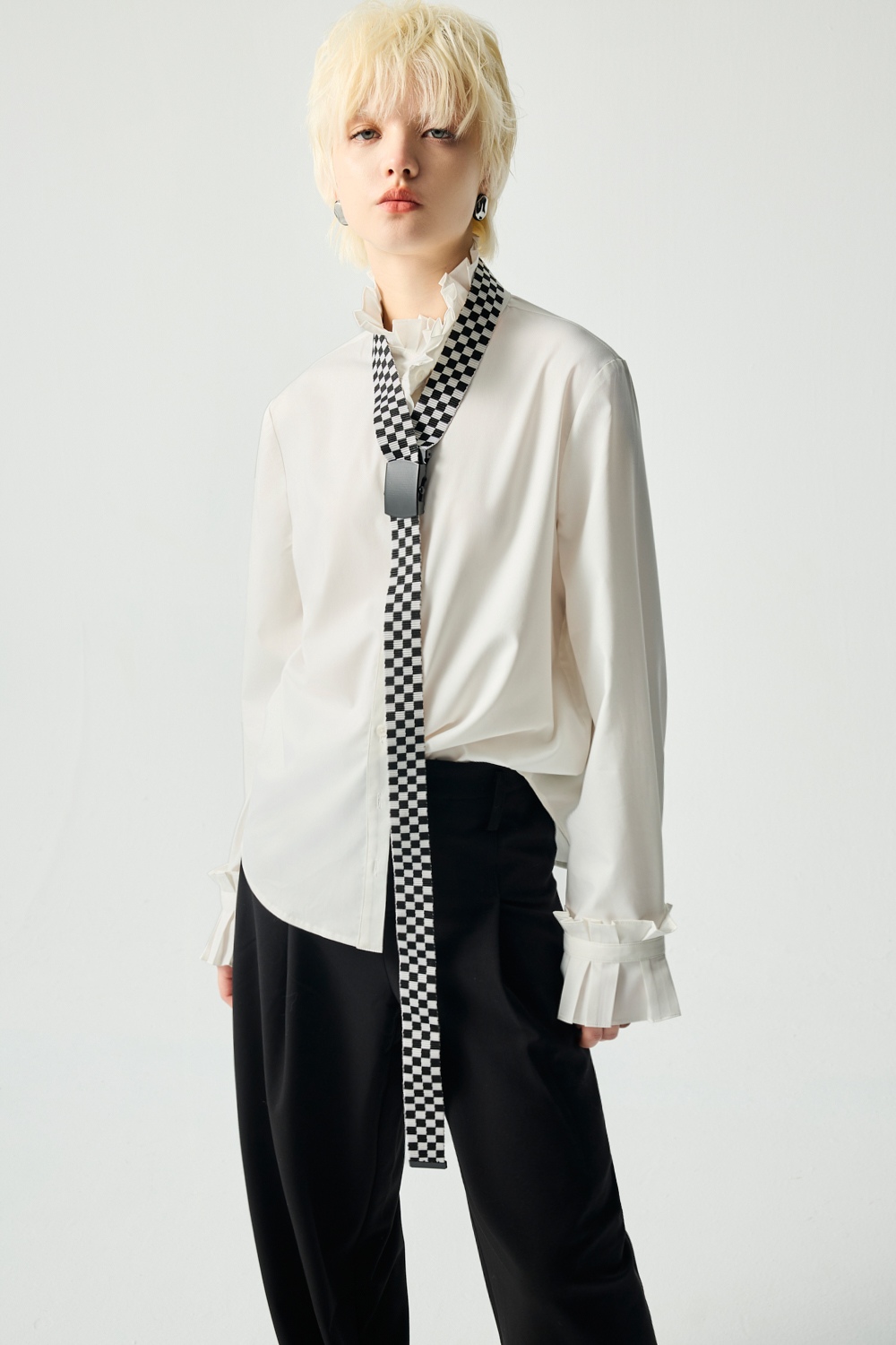 雲摺百褶造型長袖襯衫 - 無瑕純白, 36 0128 • Red in Motion|⭐主題穿搭推薦⭐|➤大女主穿搭系列|❤️週週新品 | New|▶一月份◀ 25AW|上著 | Tops|五、七分袖 • 長袖上衣|襯衫