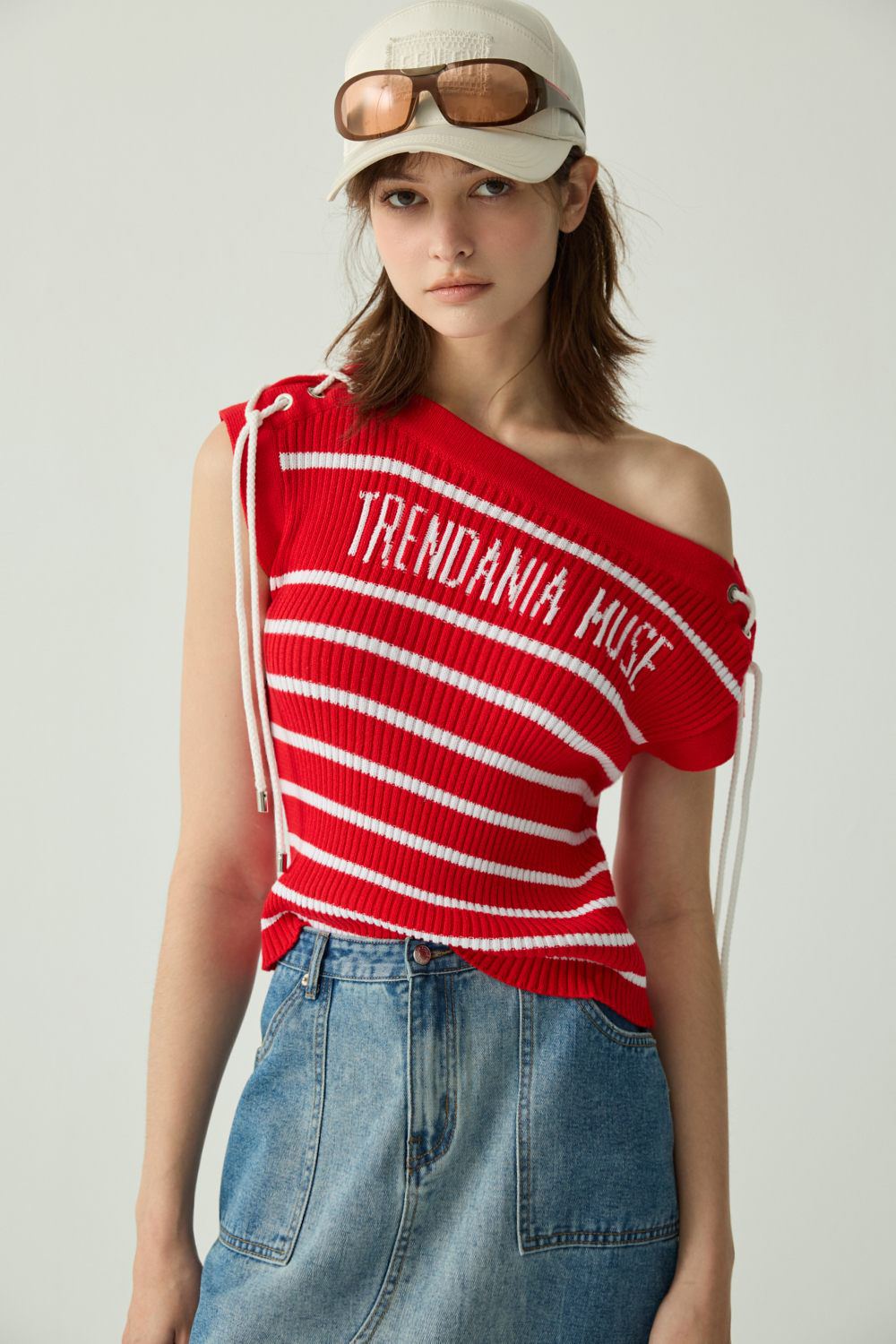 浪漫紅一字領配條針織上衣 - 耀眼赤紅, 36 0918 • Playful Elegance|休閒 Casual|女人 Feminine|時尚 Fashion|❤️週週新品 | New|▶九月份◀ 25AW|上著 | Tops|無袖 • 短袖上衣|針織 • 毛衣