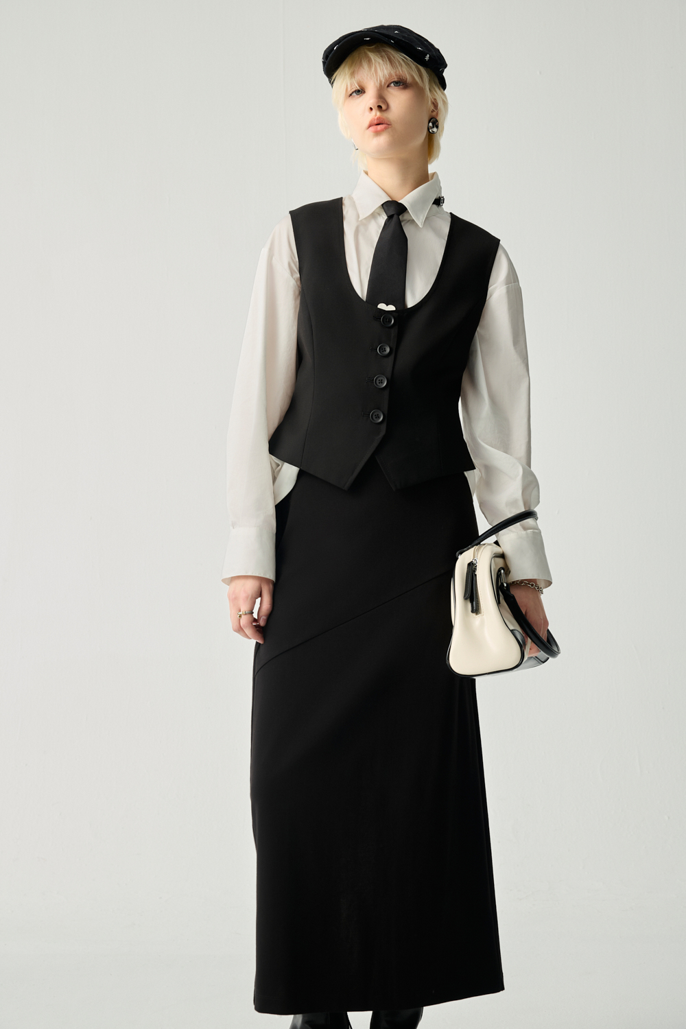 素雅大U領背心式外套 - 神祕純黑, 36 ❤️週週新品 | New|▶二月份◀ 26SS|0226 • City Lights|外衣 | Outwears|西裝外套|背心