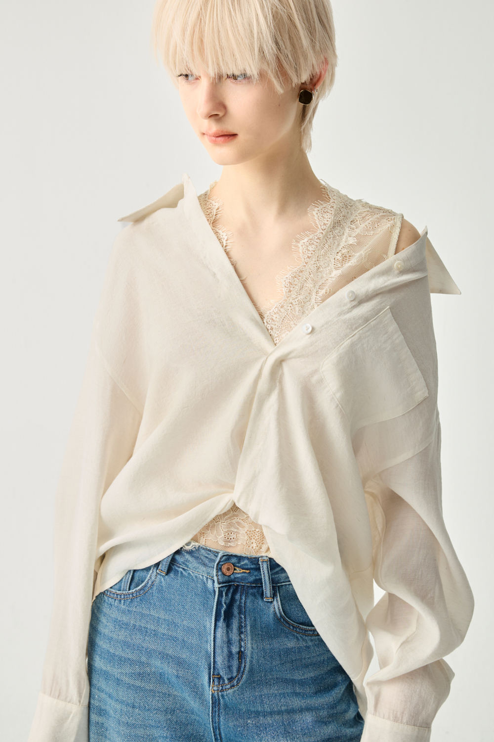 蕾絲輪廓兩件式抓摺上衣 - 奶油杏色, 36 0211 • Noir & Rouge|⭐主題穿搭推薦⭐|➤大女主穿搭系列|❤️週週新品 | New|▶二月份◀ 26SS|上著 | Tops|五、七分袖 • 長袖上衣|針織 • 毛衣|蕾絲