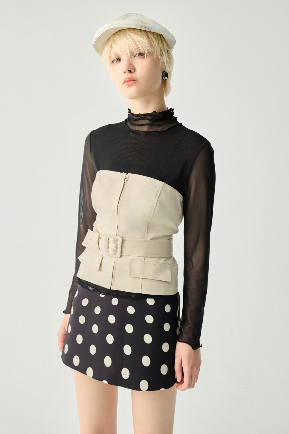 奶油平口前開拉鍊馬甲背心(含本布腰帶) - 奶油杏色, 36 0211 • Noir & Rouge|⭐主題穿搭推薦⭐|➤中性帥氣系列|❤️週週新品 | New|▶二月份◀ 26SS|上著 | Tops|無袖 • 短袖上衣