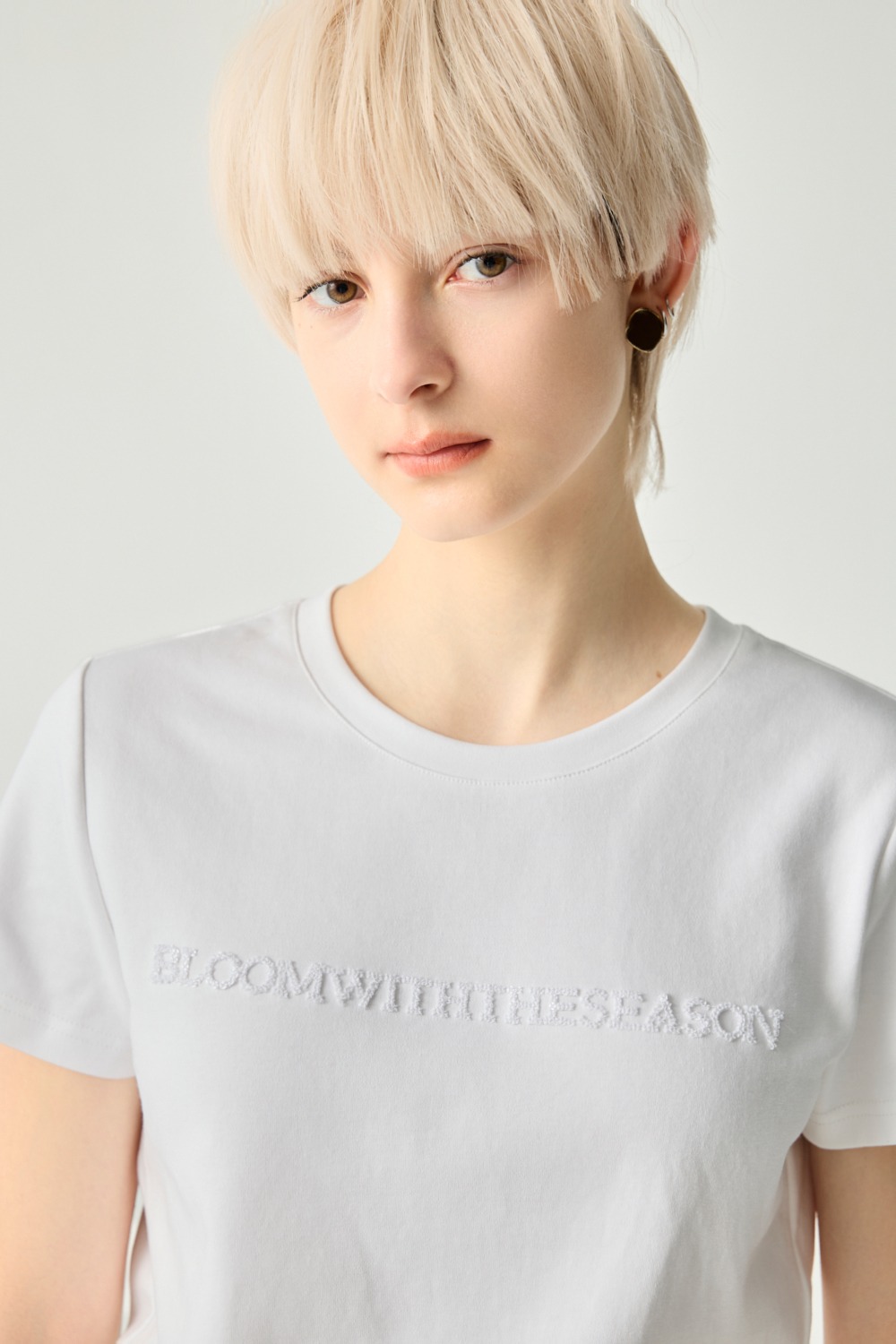 微霧亮片繡花短袖上衣 - 無瑕純白, 36 ❤️週週新品 | New|▶二月份◀ 26SS|0204 • Spring Overture|上著 | Tops|無袖 • 短袖上衣|T-shirt