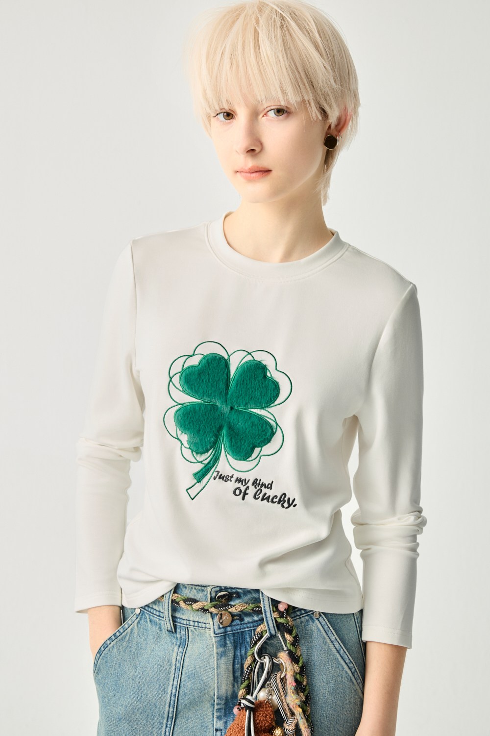 雲層邊緣絨毛刺繡長袖上衣 - 無瑕純白, 36 ❤️週週新品 | New|▶二月份◀ 26SS|0204 • Spring Overture|上著 | Tops|五、七分袖 • 長袖上衣