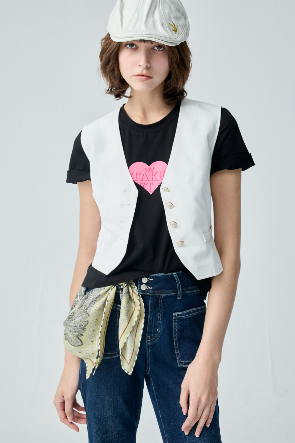 俐落通勤V領合身背心 ❤️週週新品 | New|▶三月份◀ 26SS|0312 • Peach Accent|外衣 | Outwears|背心