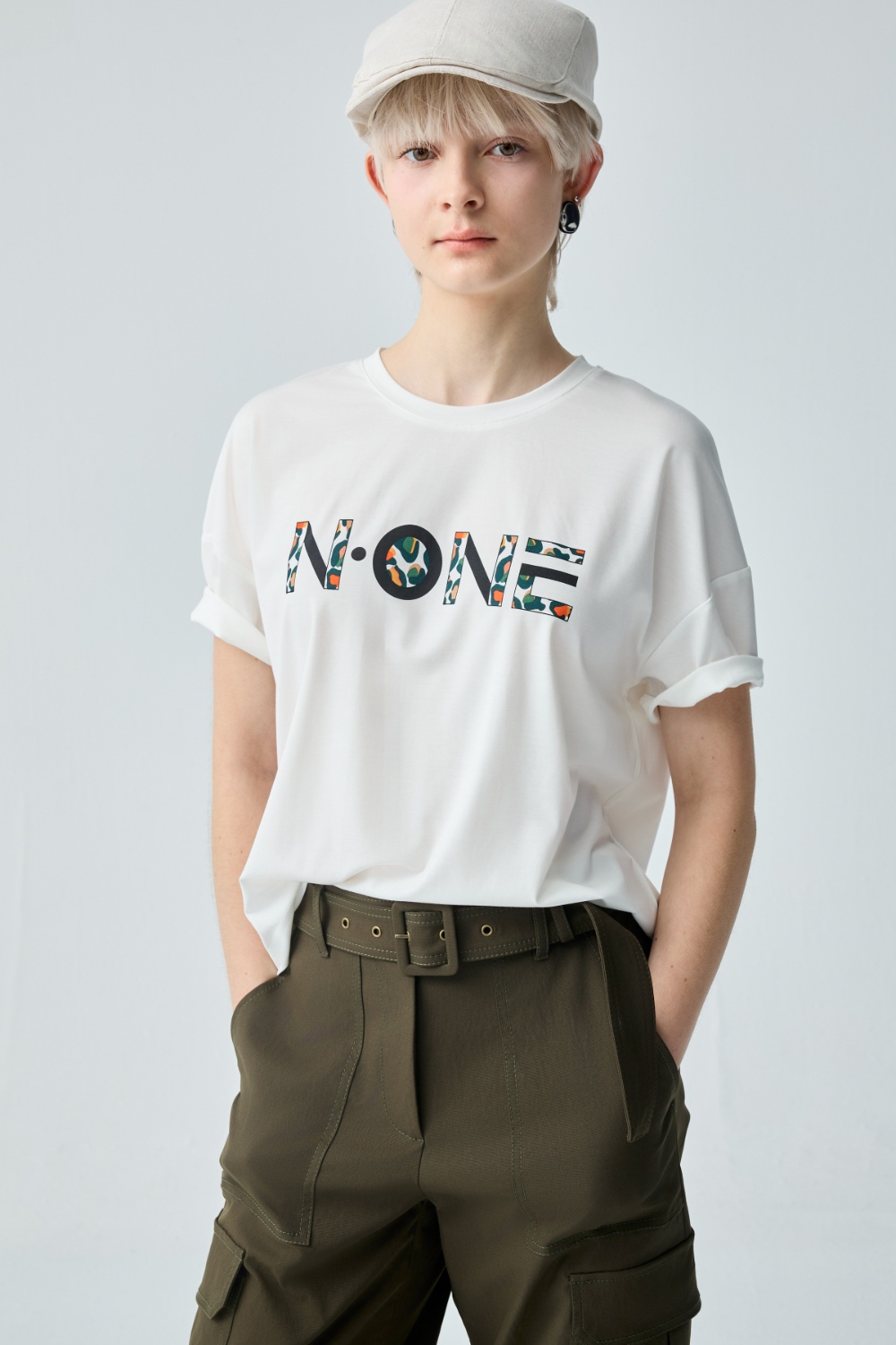 輕描刻線迷彩印花園領上衣 - 無瑕純白, 36 ▶三月份◀ 26SS|0305 • Urban Jungle|❤️週週新品 | New|上著 | Tops|無袖 • 短袖上衣