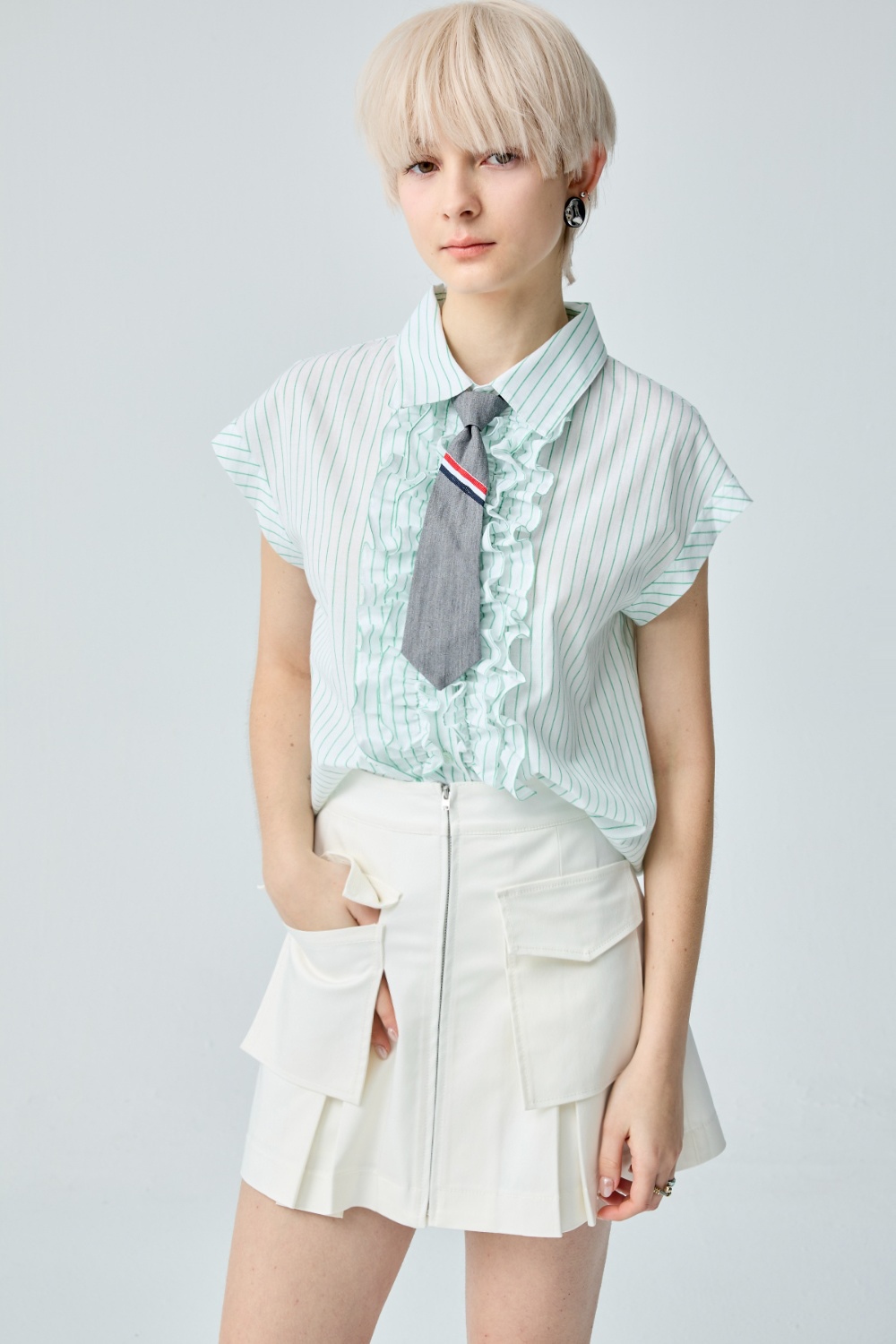 偷偷浪漫細條荷葉邊短袖襯衫 - 粉綠條紋, 36 ▶四月份◀ 26SS|0402 • Lines & Space|❤️週週新品 | New|上著 | Tops|無袖 • 短袖上衣|襯衫