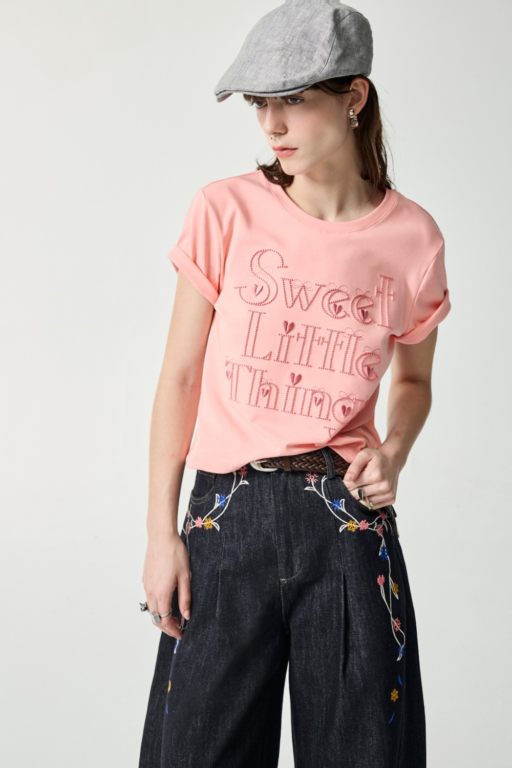 奧莉薇的小散步繡花圓領上衣 0430 • Warm Light|❤️週週新品 | New|▶四月份◀ 26SS|上著 | Tops|無袖 • 短袖上衣|T-shirt