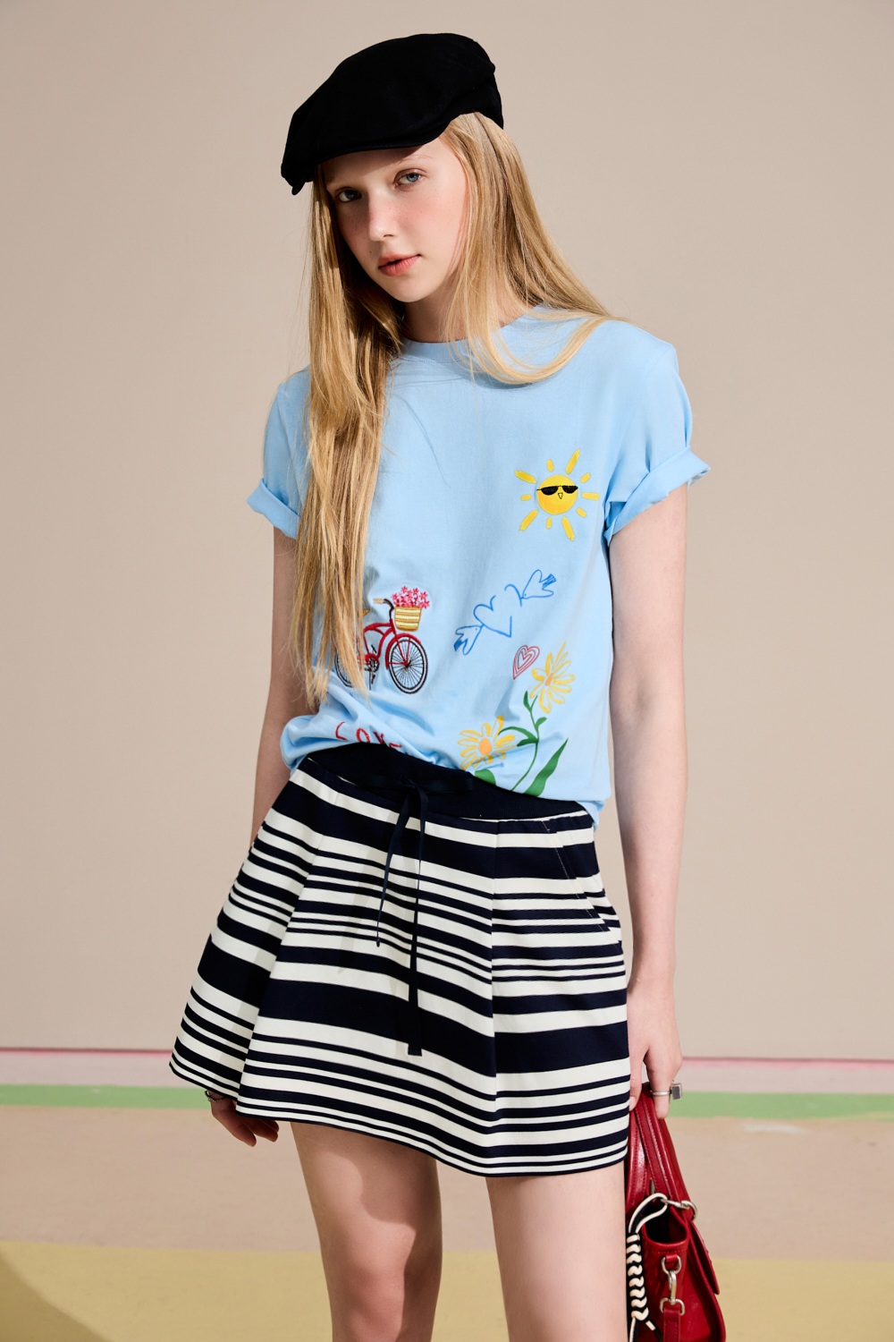 藍色漫遊插畫印繡花上衣 0618 • In Sync Today|❤️週週新品 | New|▶六月份◀ 26SS|上著 | Tops|無袖 • 短袖上衣|T-shirt