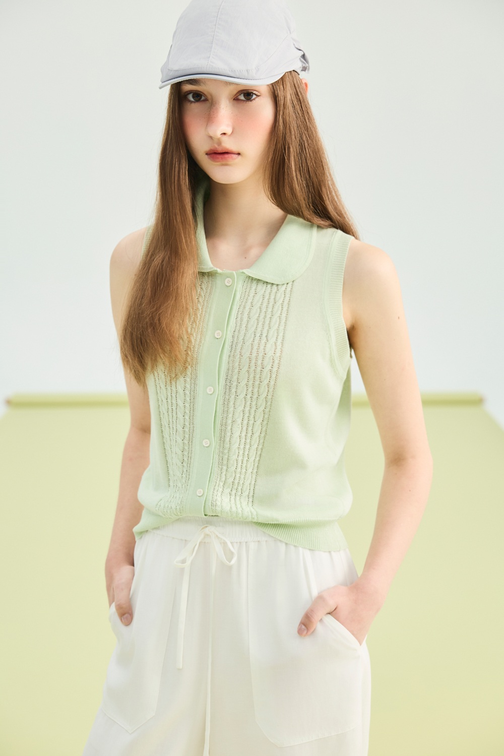沁涼綠意弧形領針織開襟背心 - 酪梨綠色, 36 0730 • Summer Breeze|❤️週週新品 | New|▶七月份◀ 26SS|上著 | Tops|無袖 • 短袖上衣|襯衫