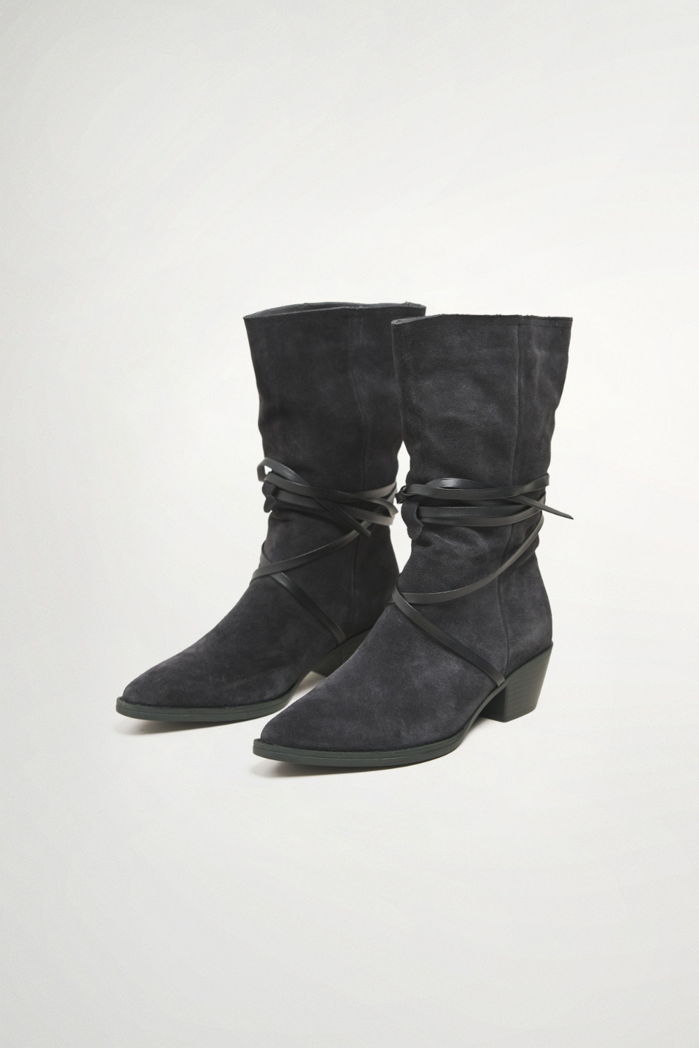 麂皮綁帶低跟靴 ▶十月份◀ 26AW|1001 • Softly Tailored|❤️週週新品 | New|精品 | Accessories|鞋類