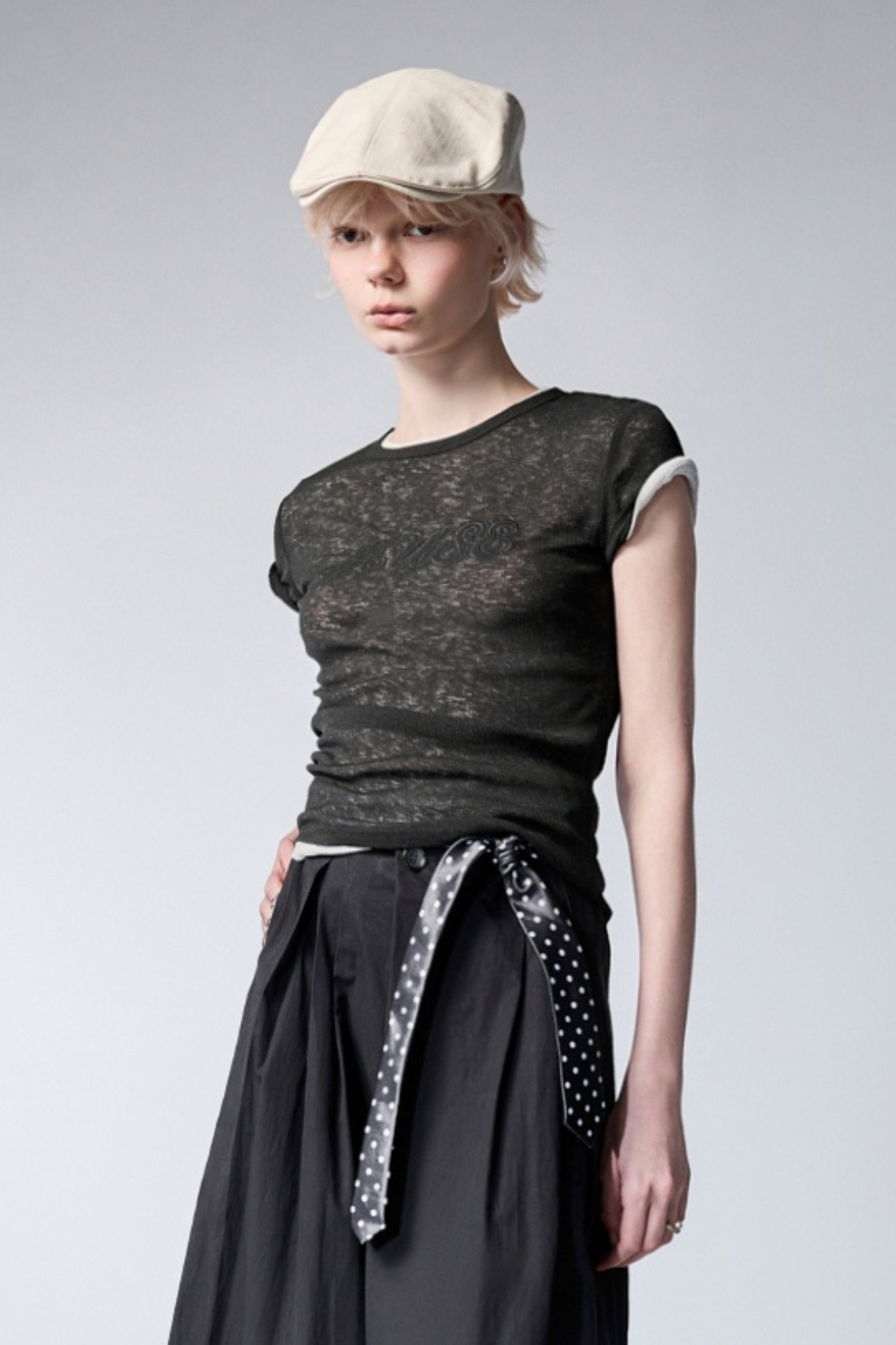 經典黑白微透繡花園領上衣 ▶八月份◀ 26AW|0806 • Lace Moment|❤️週週新品 | New|上著 | Tops|無袖 • 短袖上衣|T-shirt