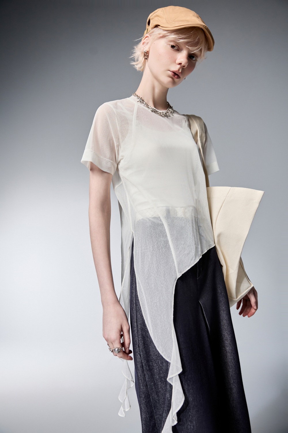柔光日常透視感剪接上衣 ❤️週週新品 | New|▶八月份◀ 26AW|0827 • UNBOUND|上著 | Tops|無袖 • 短袖上衣