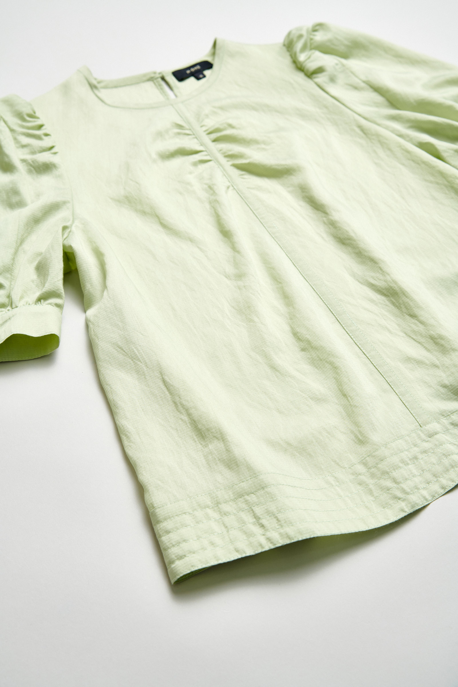 浪漫細緻紋路感澎袖上衣4