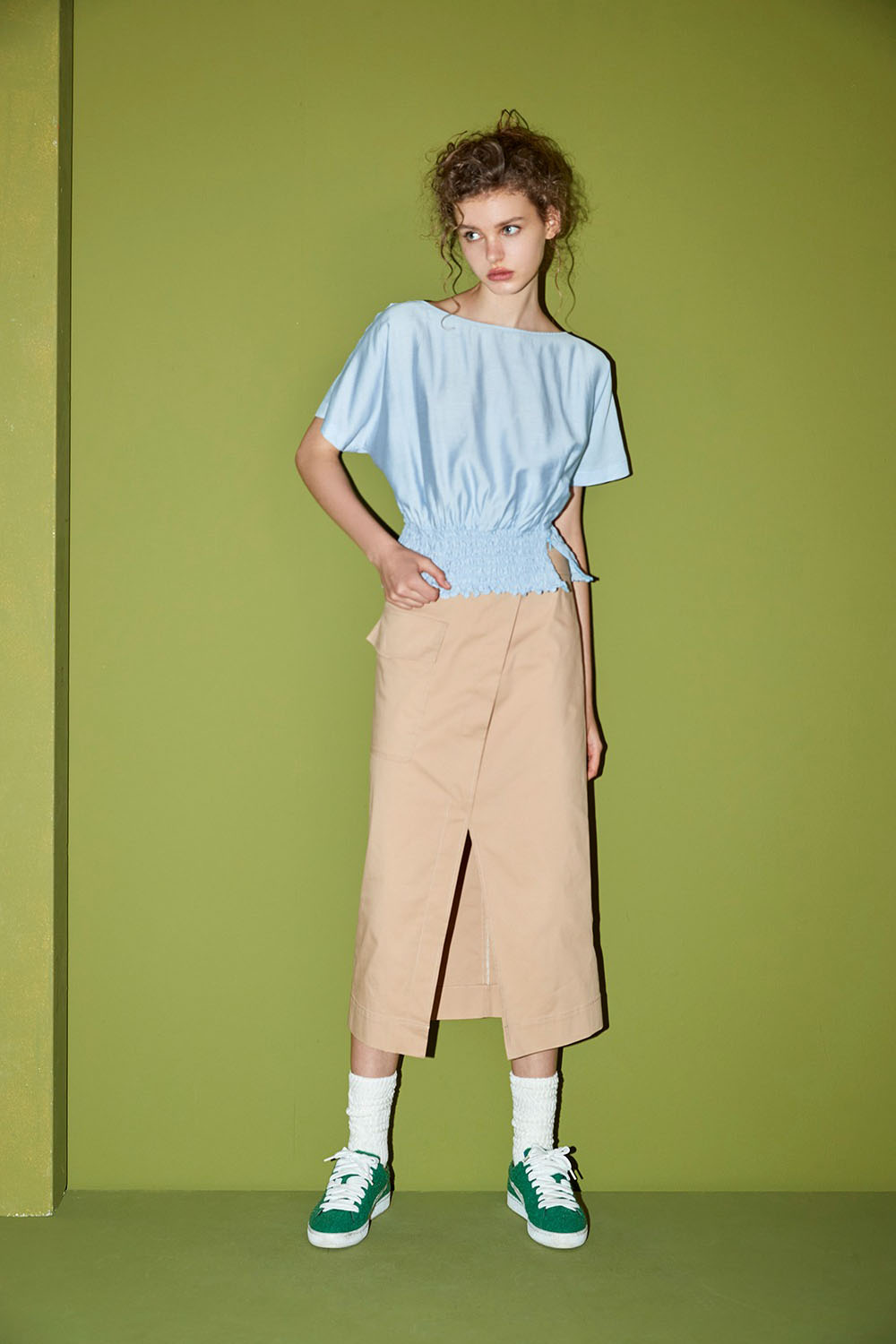 緞光藏間收腰平領五分袖上衣 春夏換季超級 𝐒𝐀𝐋𝐄 最低𝟑折起|👚上衣|❤️週週新品 | New|上著 | Tops|五、七分袖 • 長袖上衣